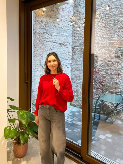 RED DETAIL SWEATER