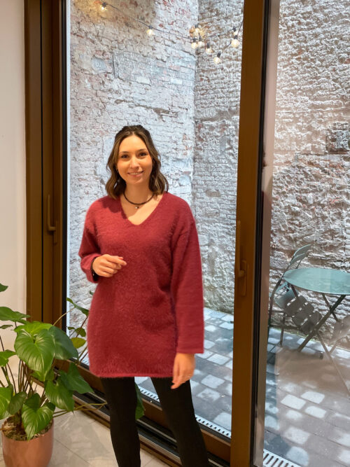 LONG V-NECK SWEATER