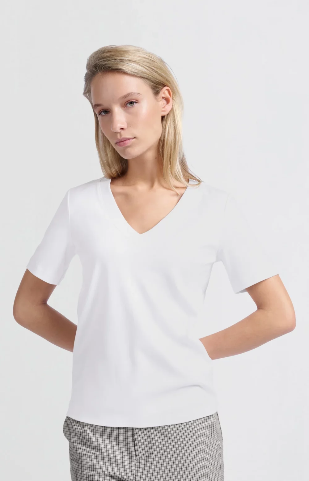 BASIC T-SHIRT V-NECK